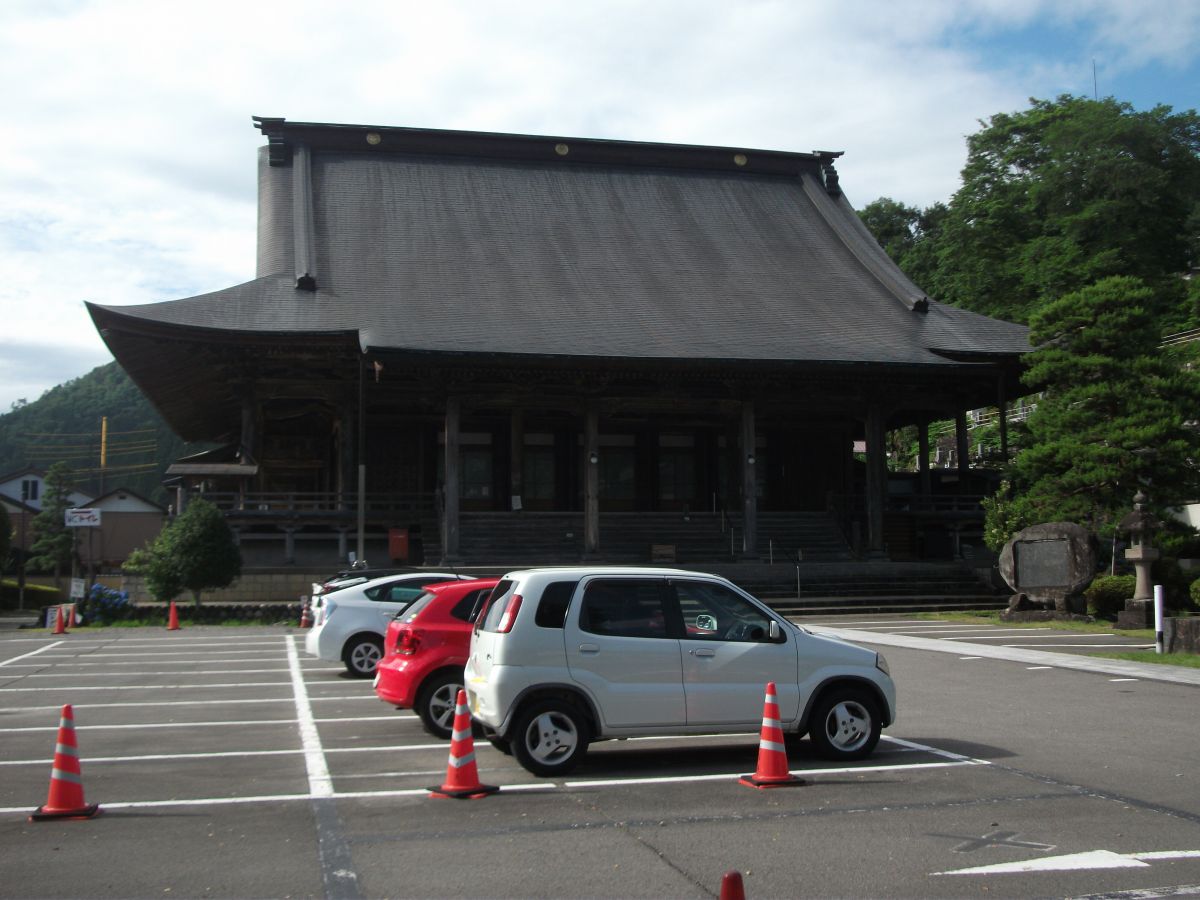 郡上八幡城の麓にあり郡上御坊ともいわれる安養寺